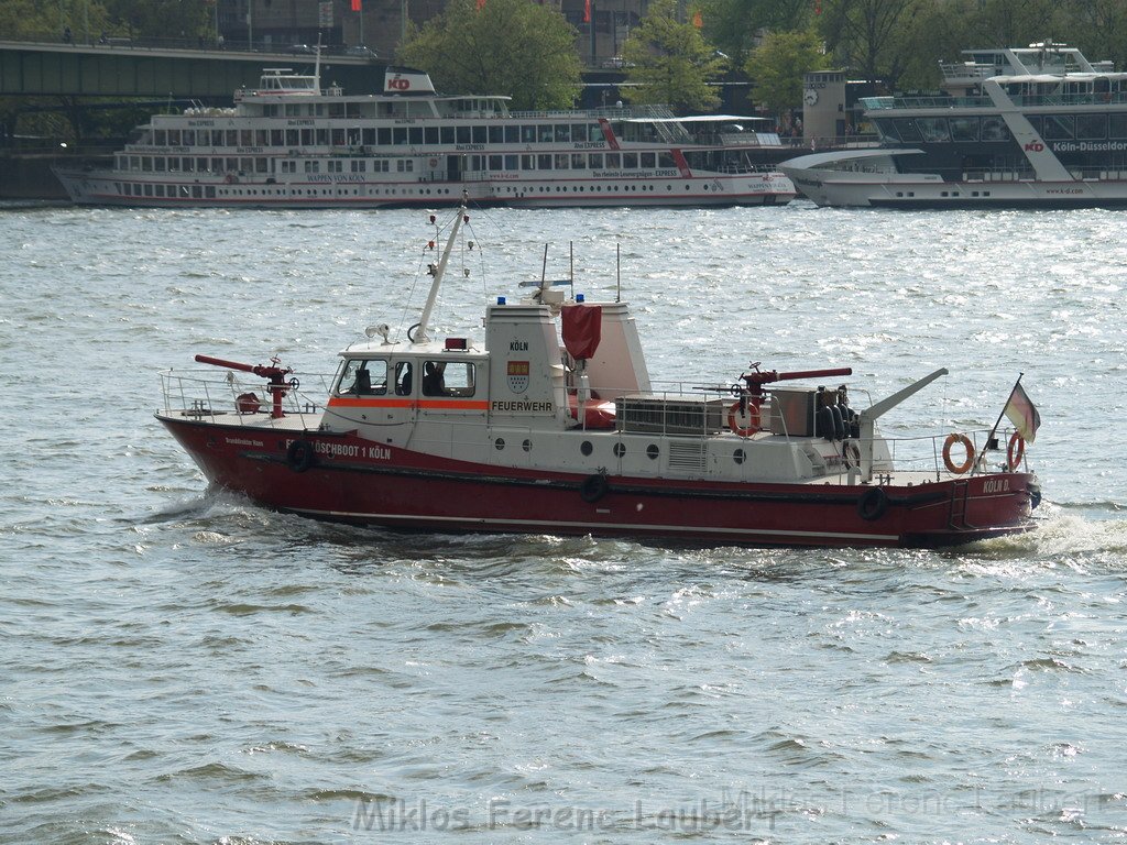 Uebungsfahrt Loeschboot und Ursula P55.JPG